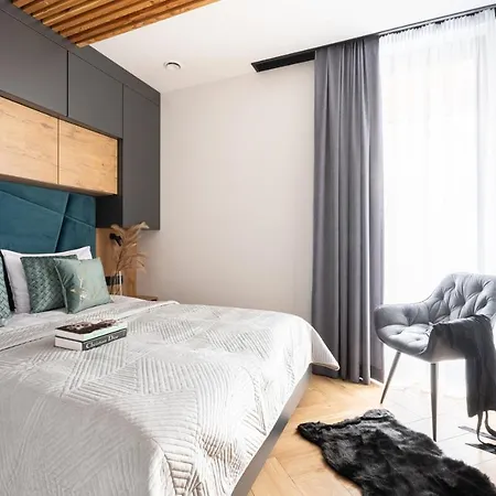 Aparthotel Wrota Chalubinskiego *
